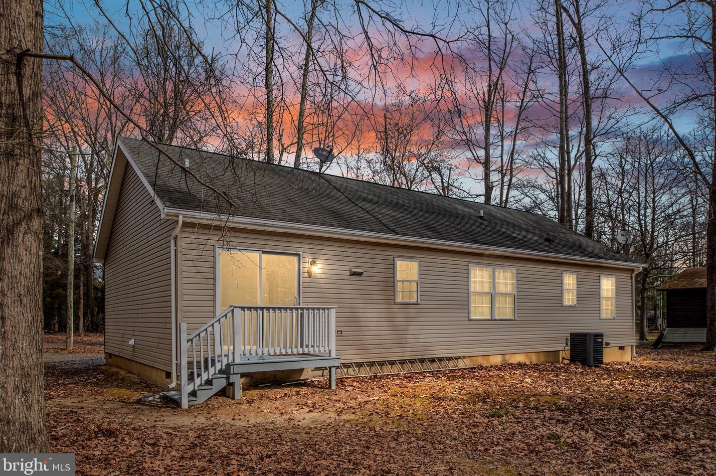 44 Juanita Ln, Colonial Bch, VA 22443-3911