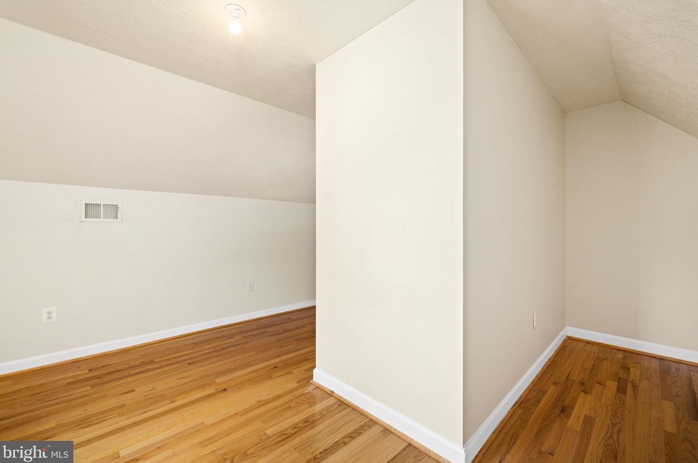 200 7th St, Colonial Bch VA  22443-1606 exterior