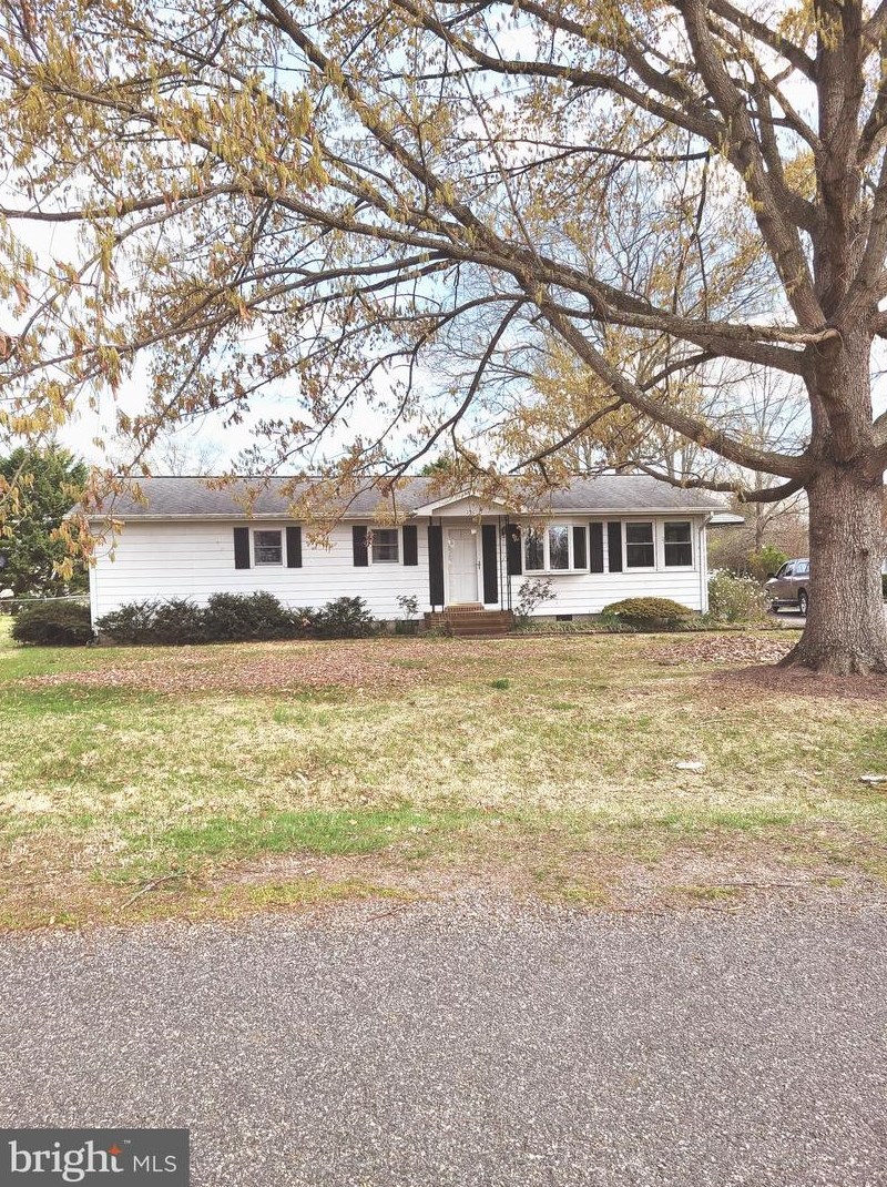 296 Potomac Dr, Colonial Bch, VA 22443-5062