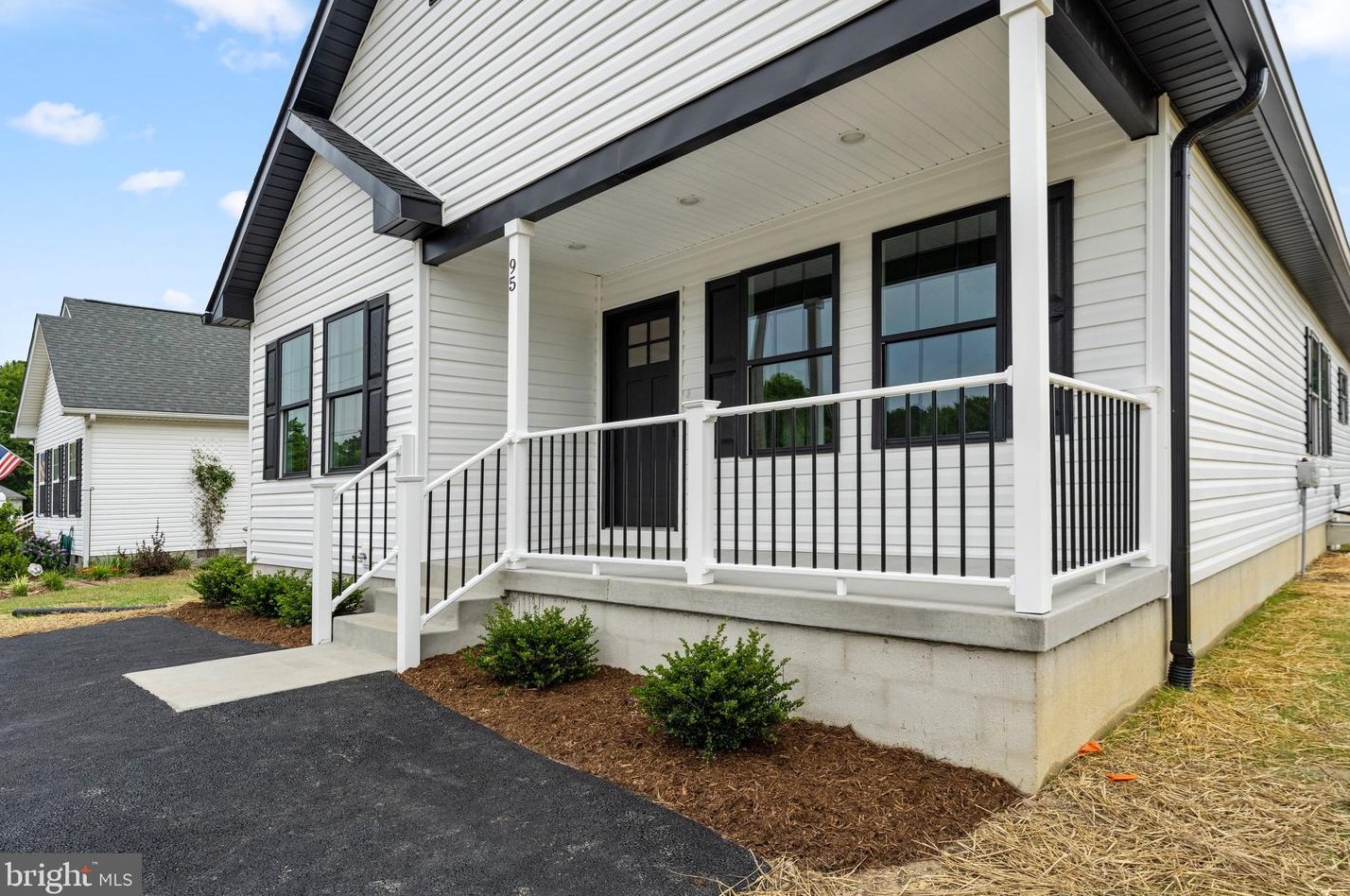 95 Cople Dr, Montross, VA 22520