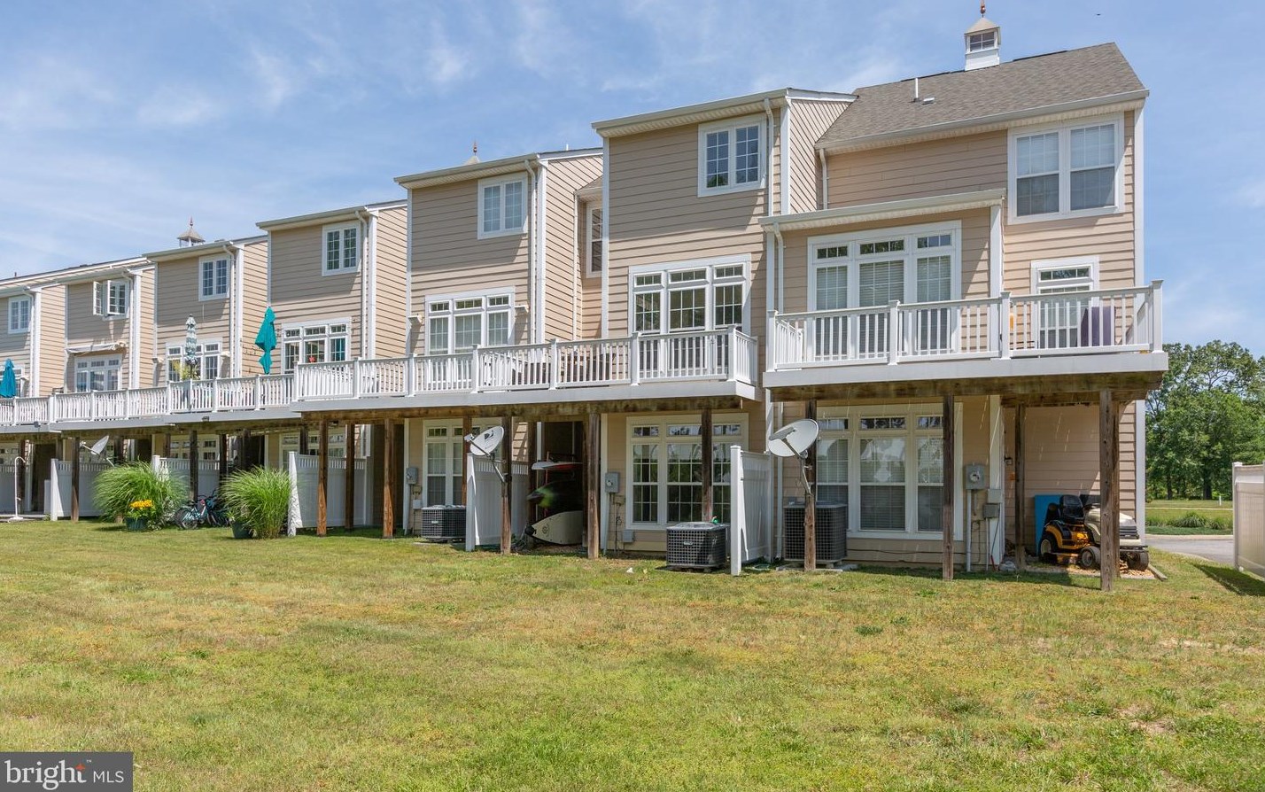 202 Monroe Point Dr, Colonial Bch VA  22443-1943 exterior