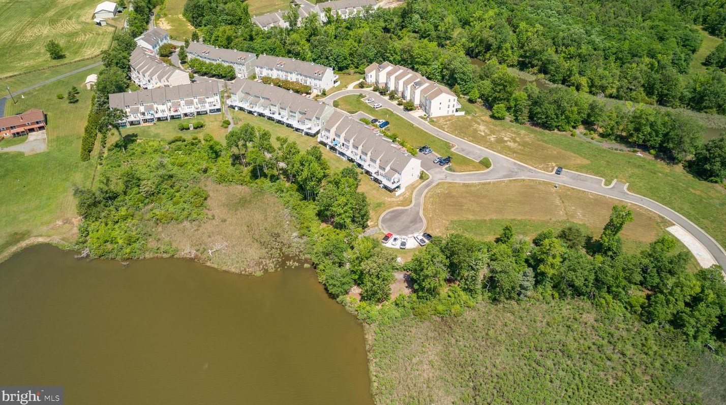 202 Monroe Point Dr, Colonial Bch VA  22443-1943 exterior