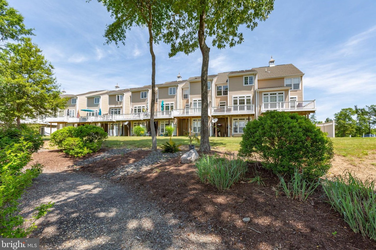 202 Monroe Point Dr, Colonial Bch VA  22443-1943 exterior