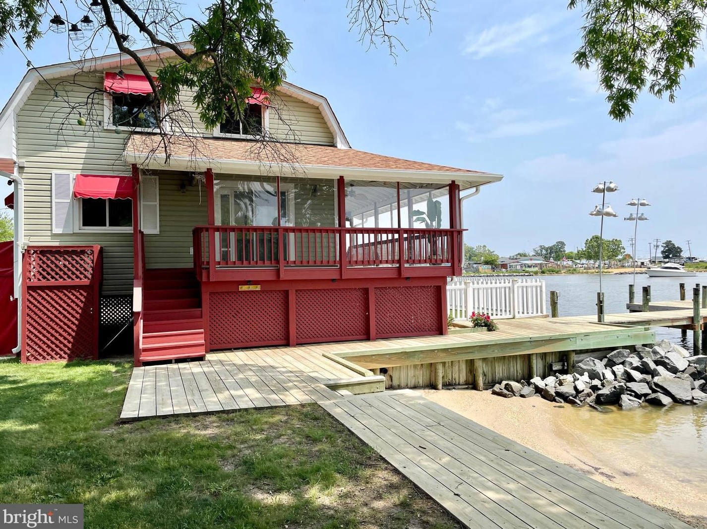 122 Beach Dr, Colonial Bch, VA 22443