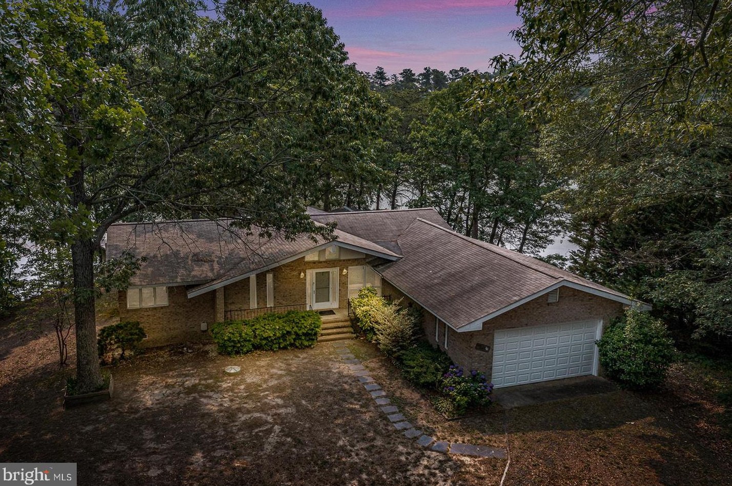 26 Mt Holly Ct, Montross, VA 22520