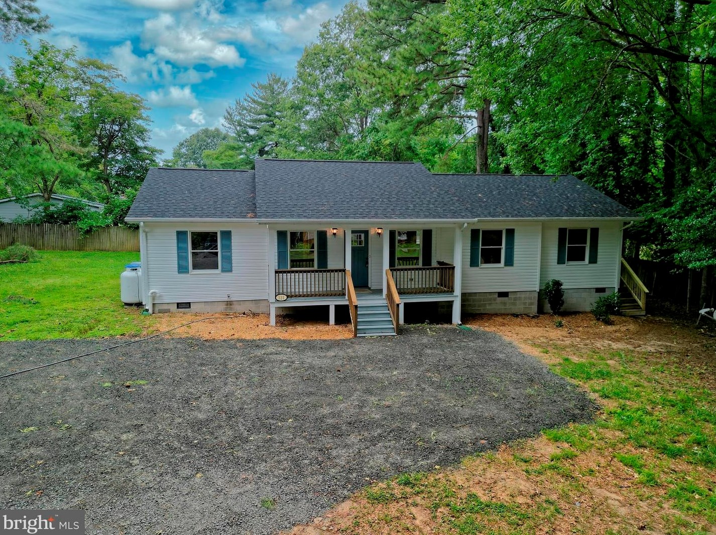 121 Woodmount Dr, Colonial Bch, VA 22443-3411