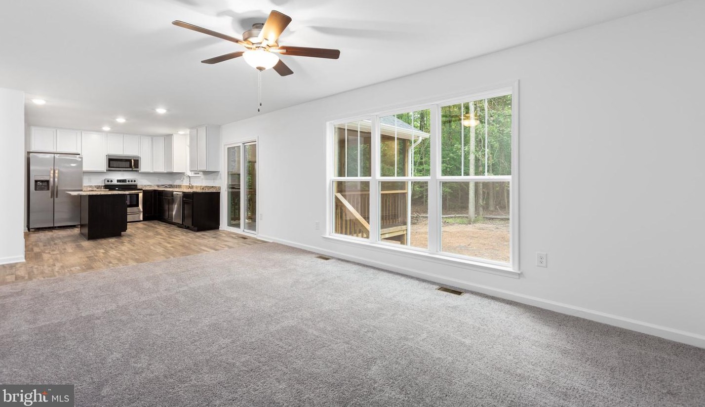 104 Brooks Dr, Colonial Bch VA  22443-5049 exterior