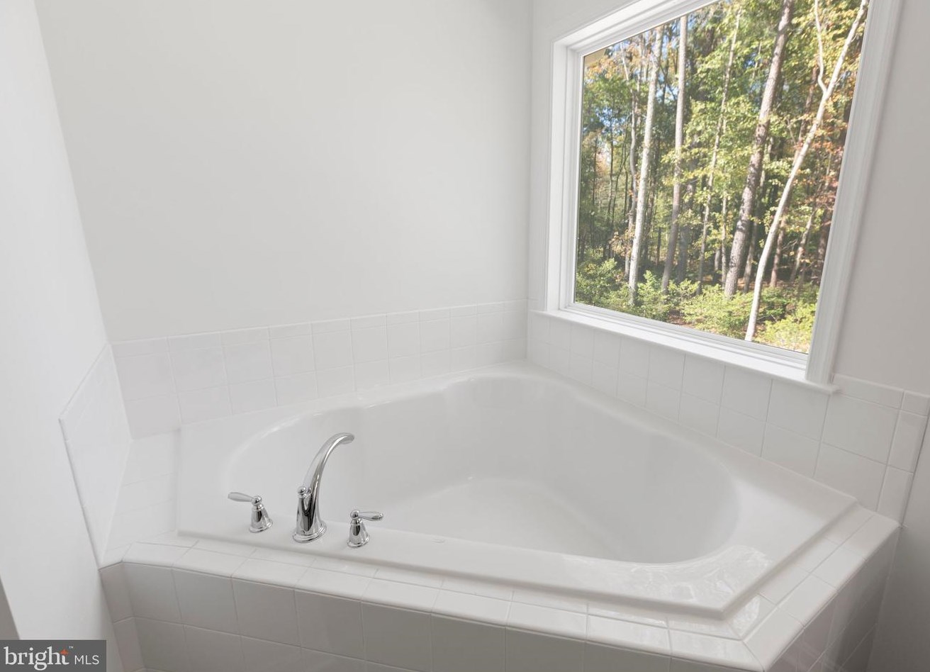 104 Brooks Dr, Colonial Bch VA  22443-5049 exterior