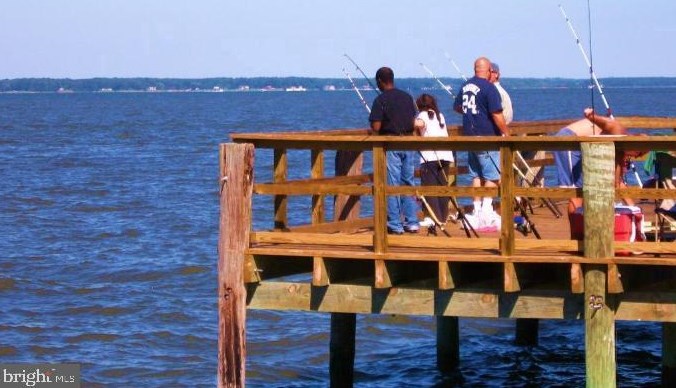 104 Brooks Dr, Colonial Bch VA  22443-5049 exterior