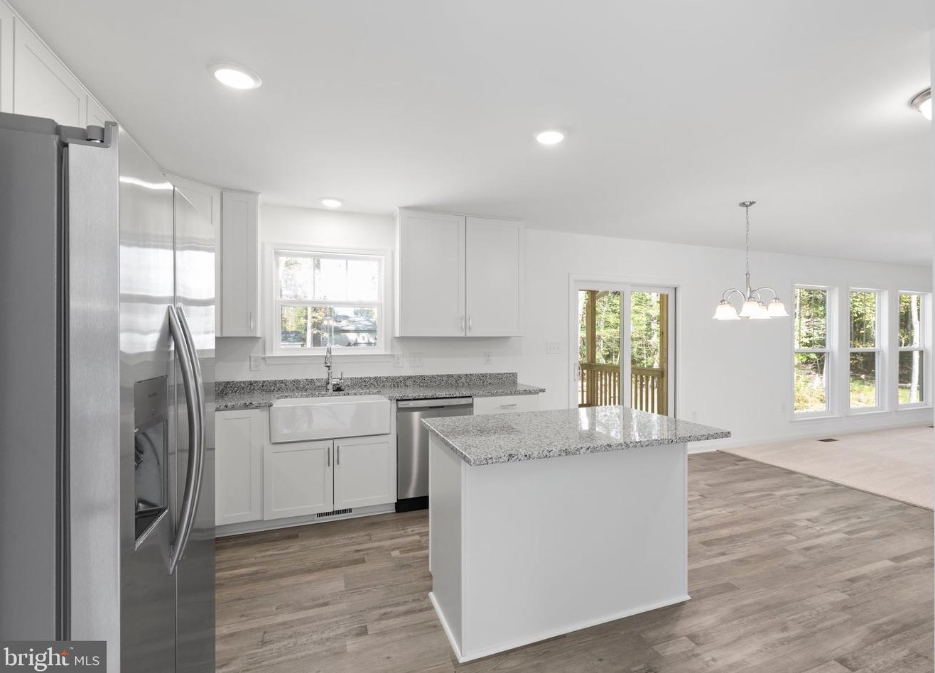 104 Brooks Dr, Colonial Bch VA  22443-5049 exterior