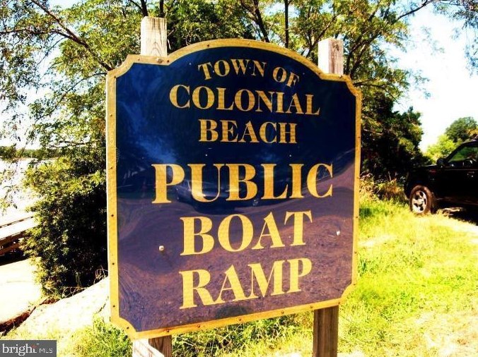 104 Brooks Dr, Colonial Bch VA  22443-5049 exterior