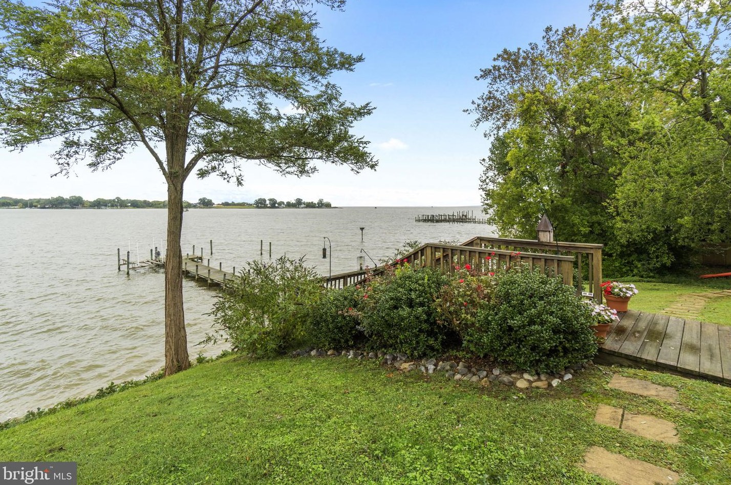 1359 Hbr Vw Cir, Colonial Bch VA  22443-5025 exterior