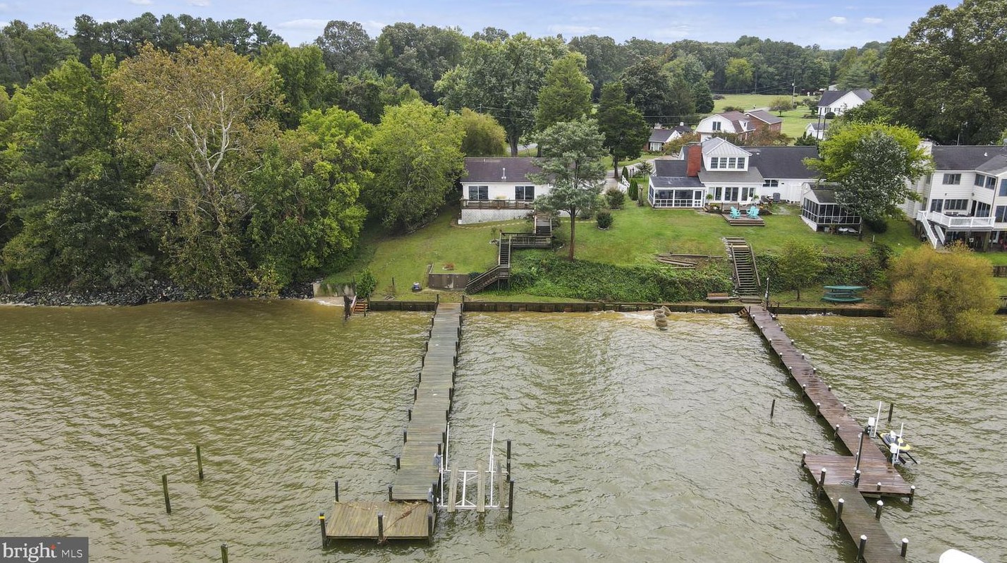 1359 Hbr Vw Cir, Colonial Bch VA  22443-5025 exterior