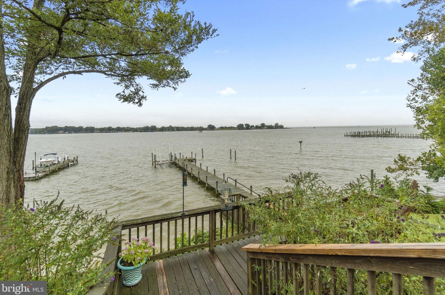 1359 Hbr Vw Cir, Colonial Bch VA  22443-5025 exterior