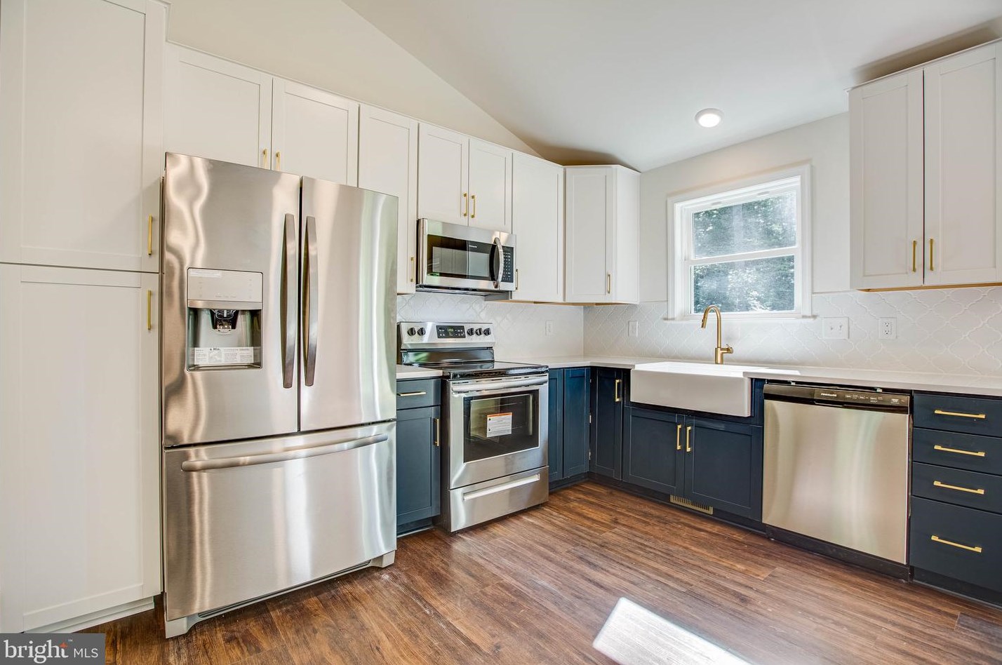 132 Lake Dr, Colonial Bch, VA 22443-3628