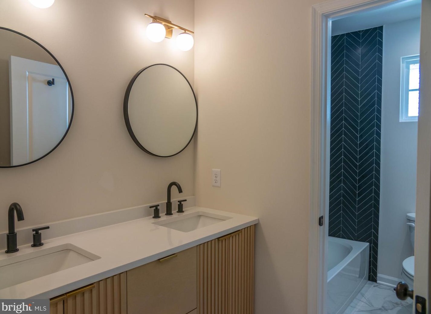 123 8th St, Colonial Bch VA  22443-1611 exterior