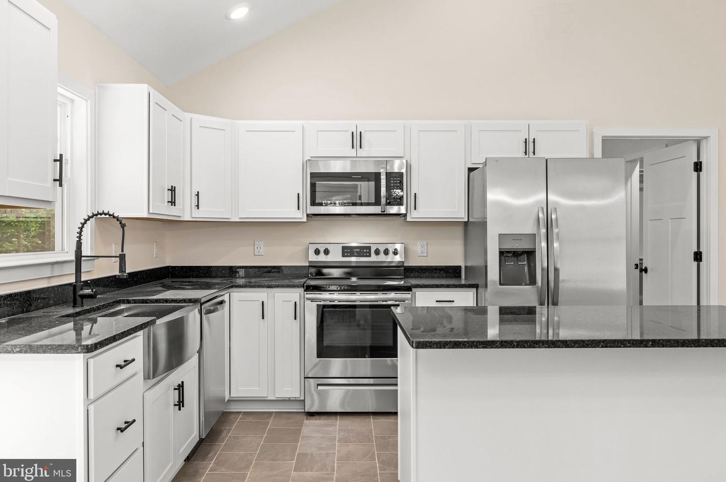 306 Circle Ln, Colonial Bch, VA 22443