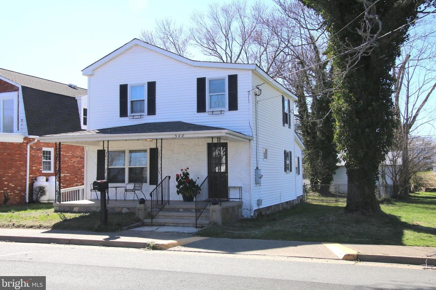308 Washington Ave, Colonial Bch, VA 22443-2236