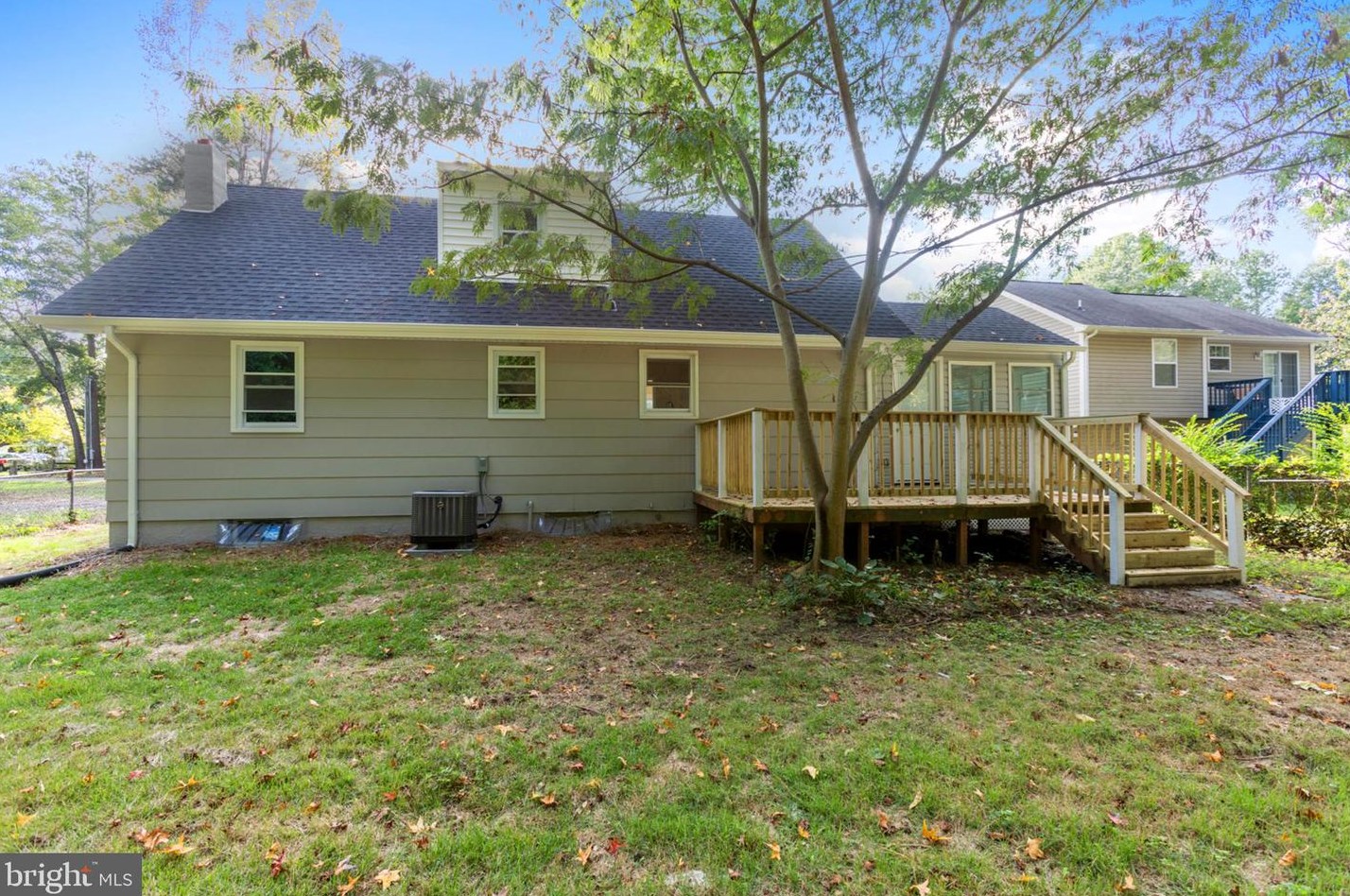 362 Lake Dr, Colonial Bch, VA 22443-3606