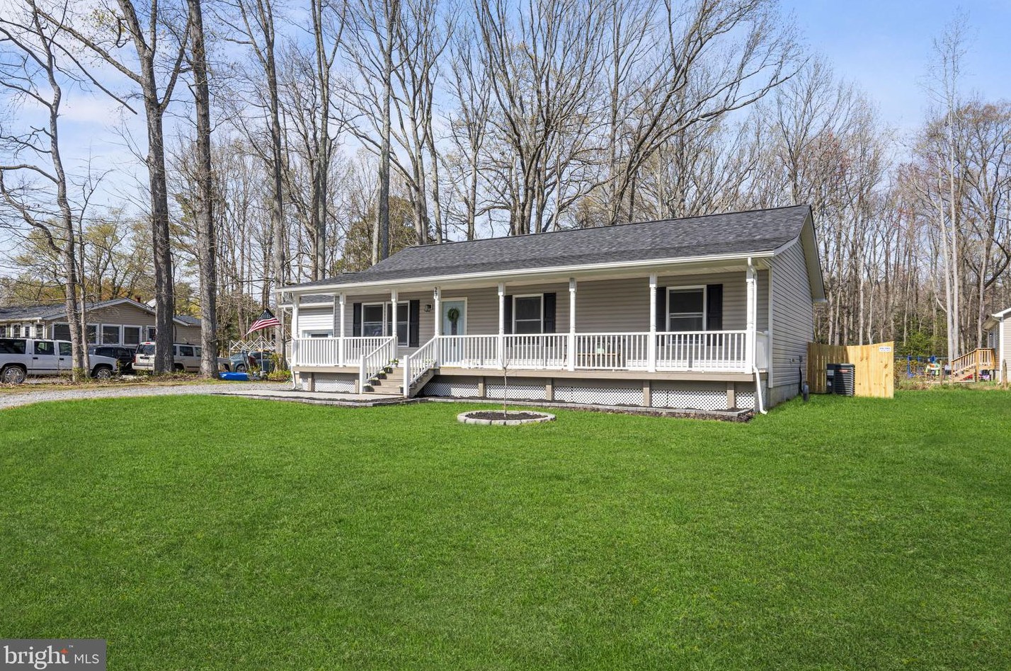 27 Circle Ln, Colonial Bch, VA 22443