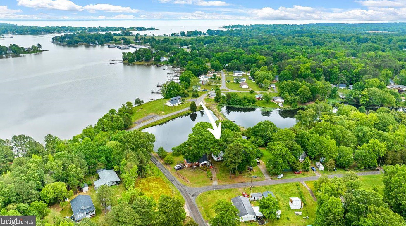 288 Chrystal Rd, Colonial Bch, VA 22443
