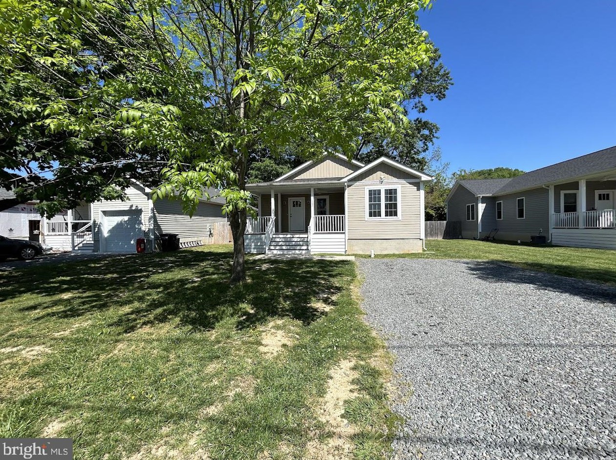 107 1st St, Colonial Bch, VA 22443-1855