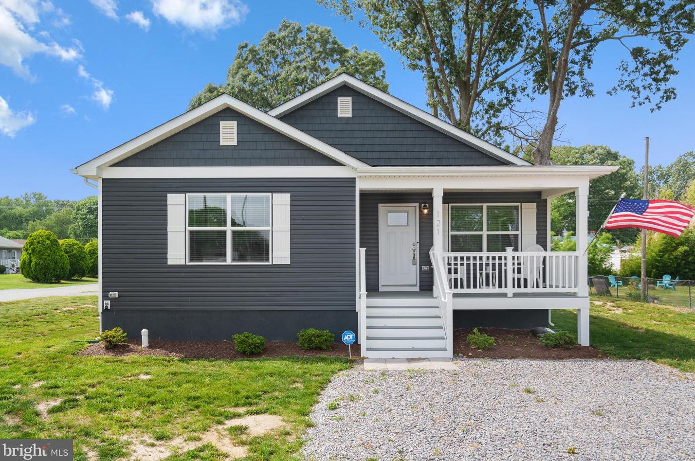 121 1st St, Colonial Bch, VA 22443-1855