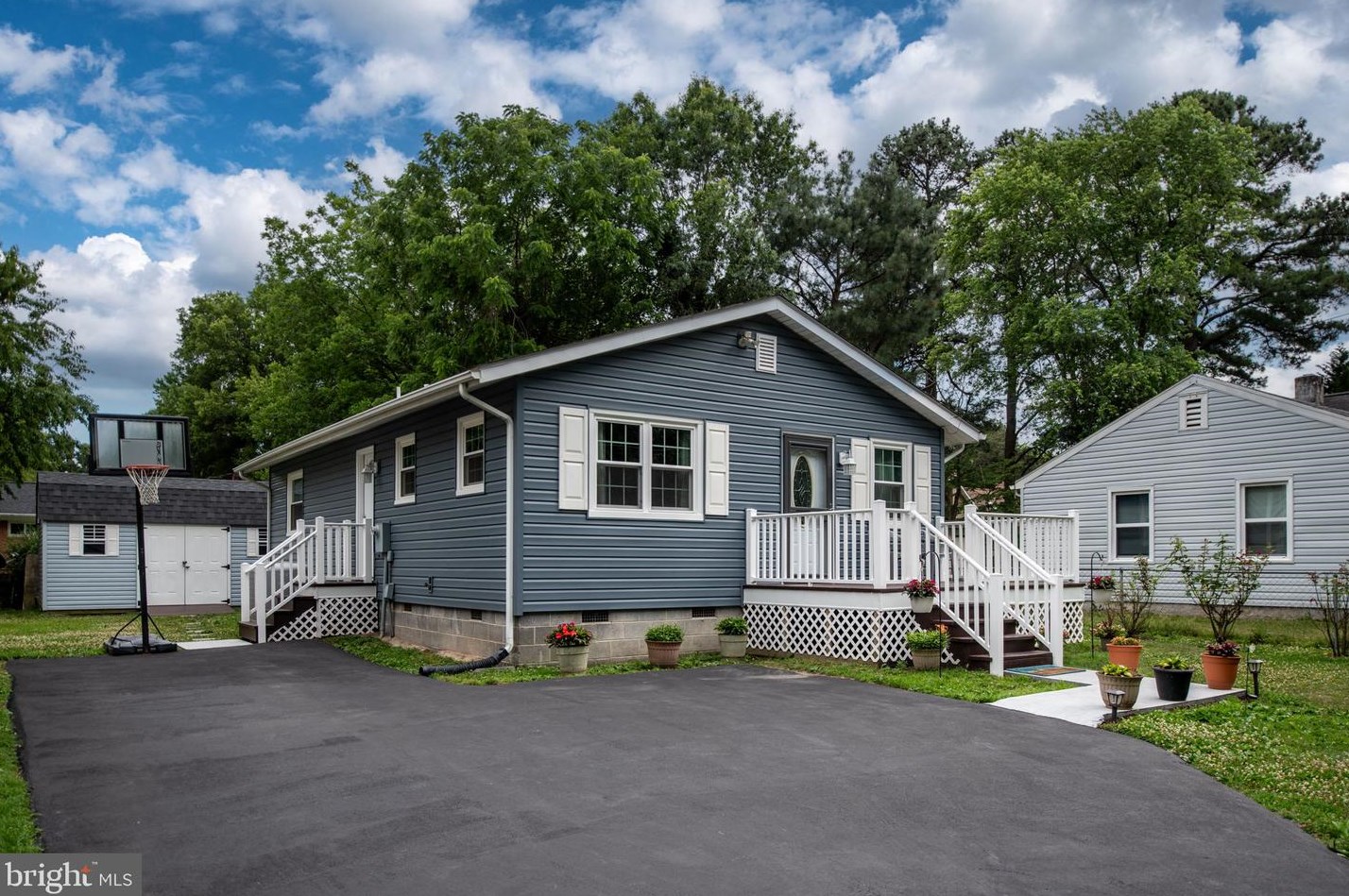 114 5th St, Colonial Bch, VA 22443-1708