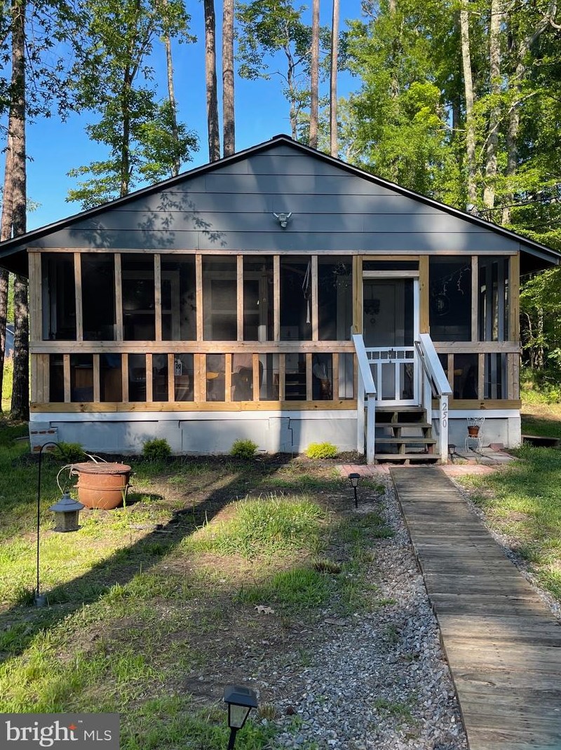 250 Wildwood Rd, Colonial Bch, VA 22443-3517