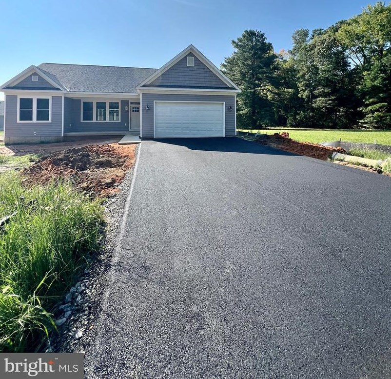 616 Glebe Harbor Dr, Montross, VA 22520