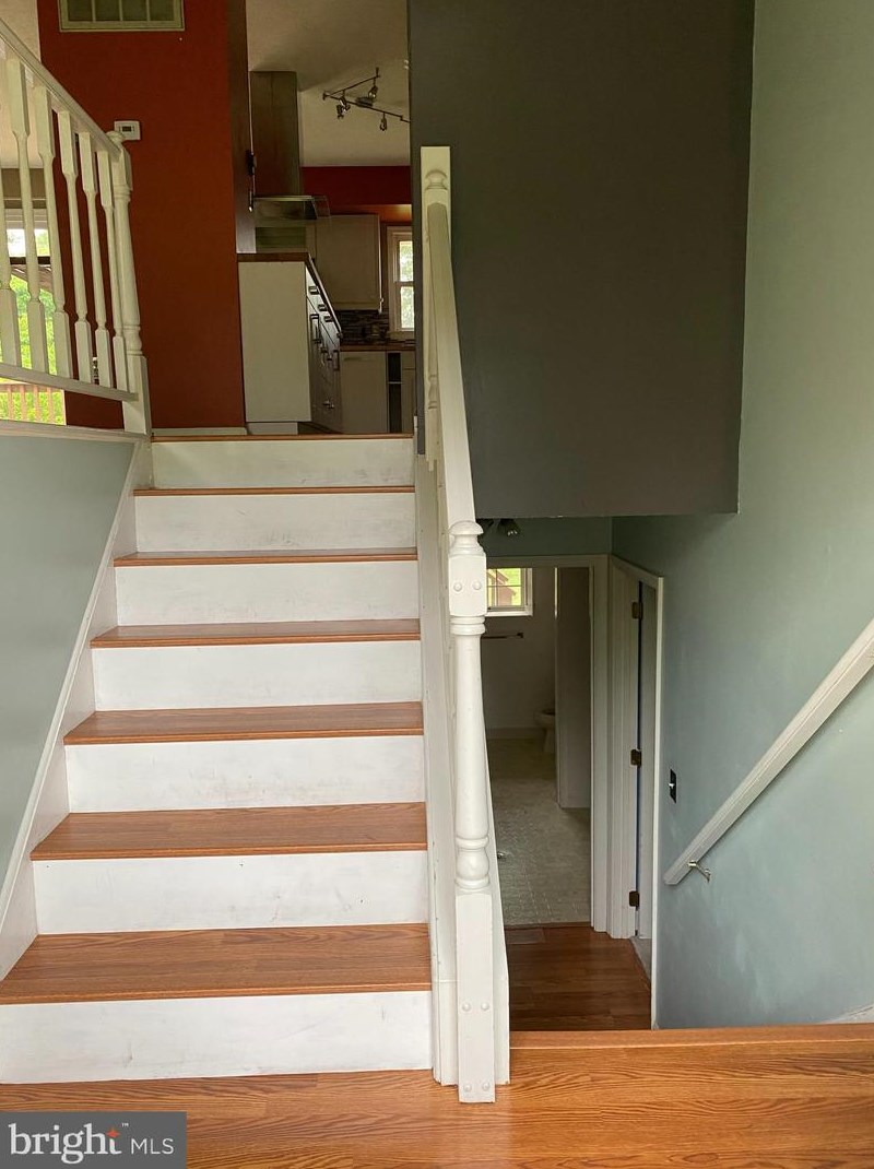 1612 Pondview Dr, Winchester, VA 22601-2853