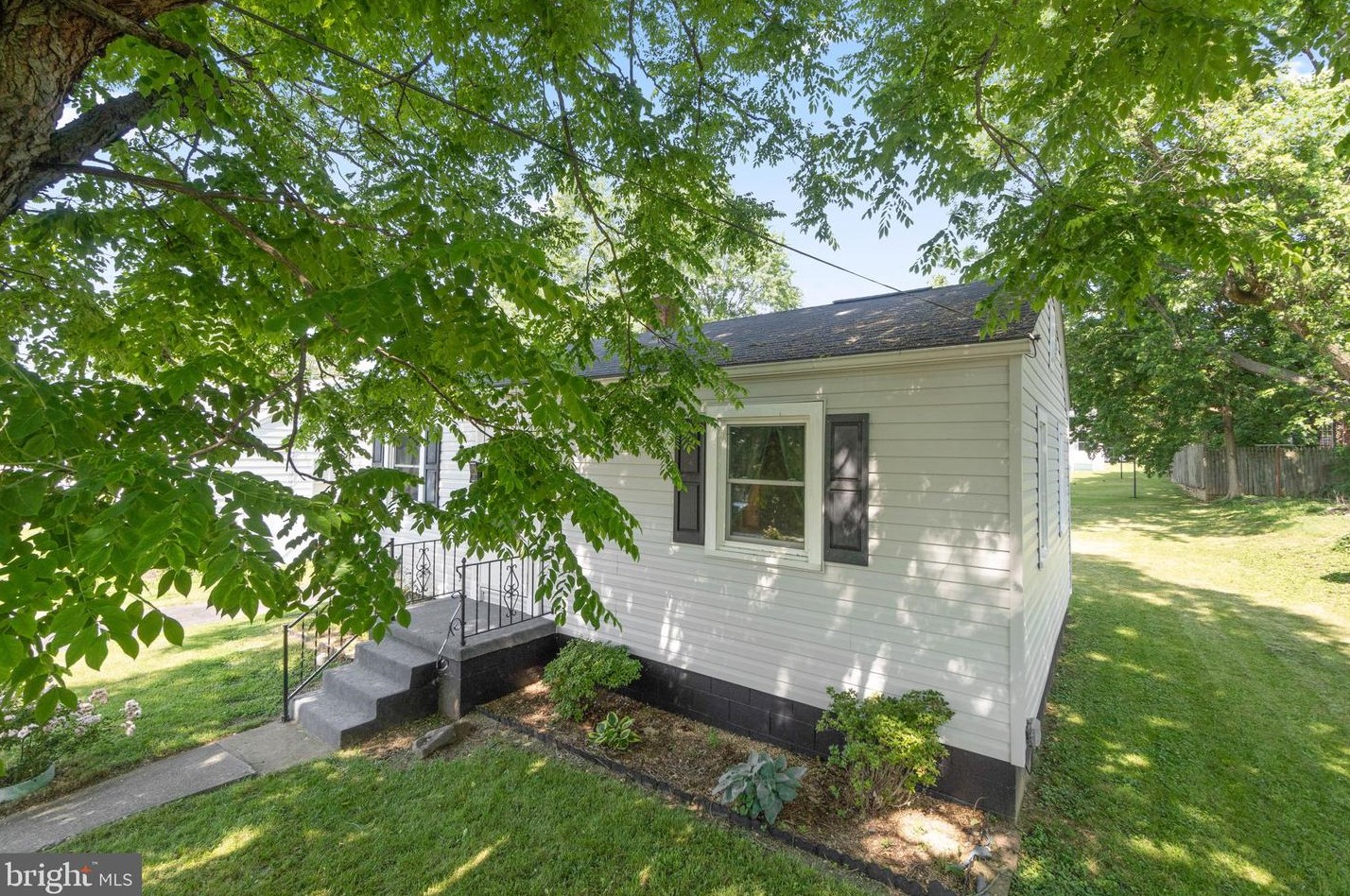 229 Pine St, Winchester, VA 22601-5821