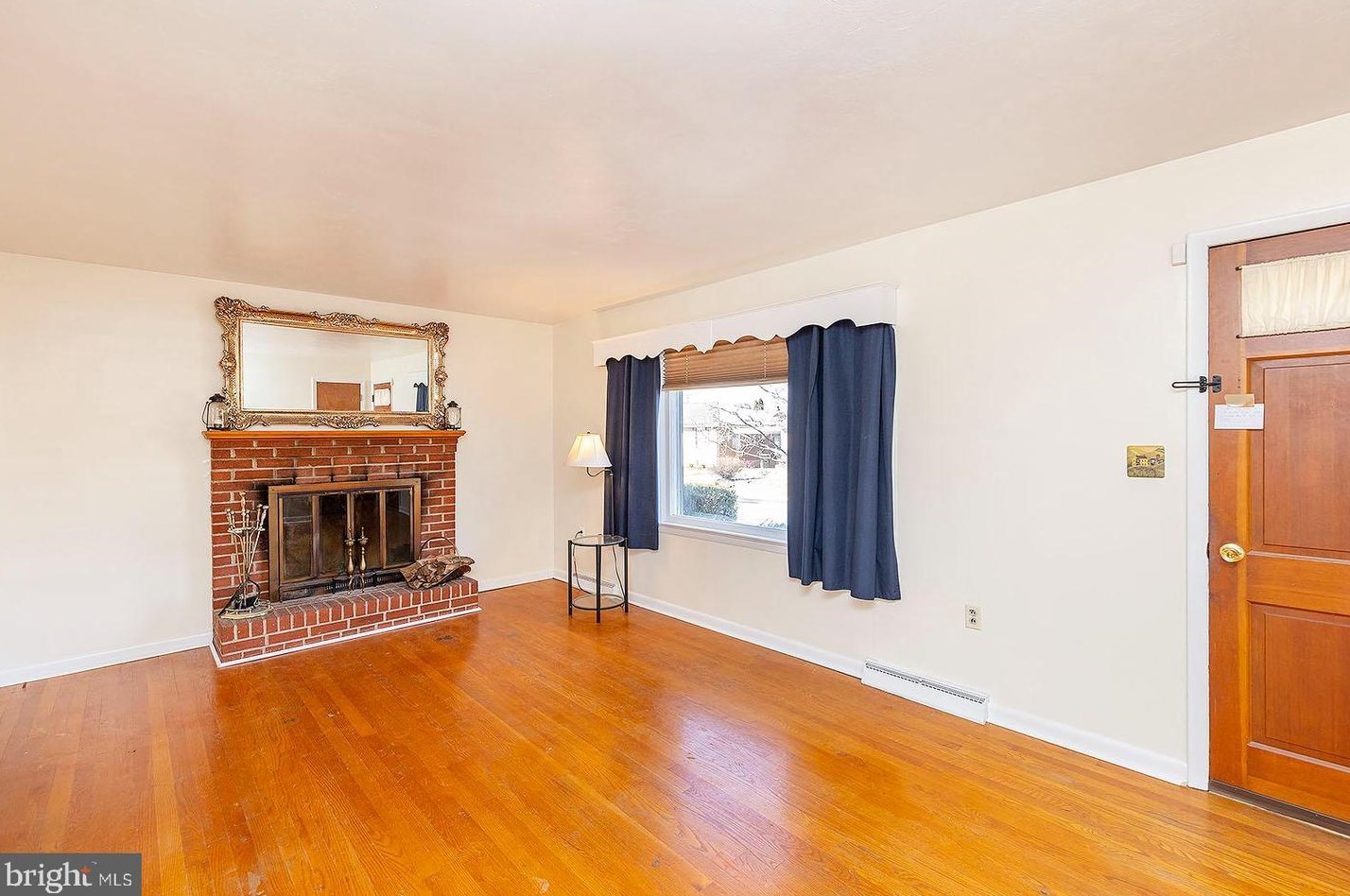 140 Wood Ave, Winchester VA  22601-3028 exterior
