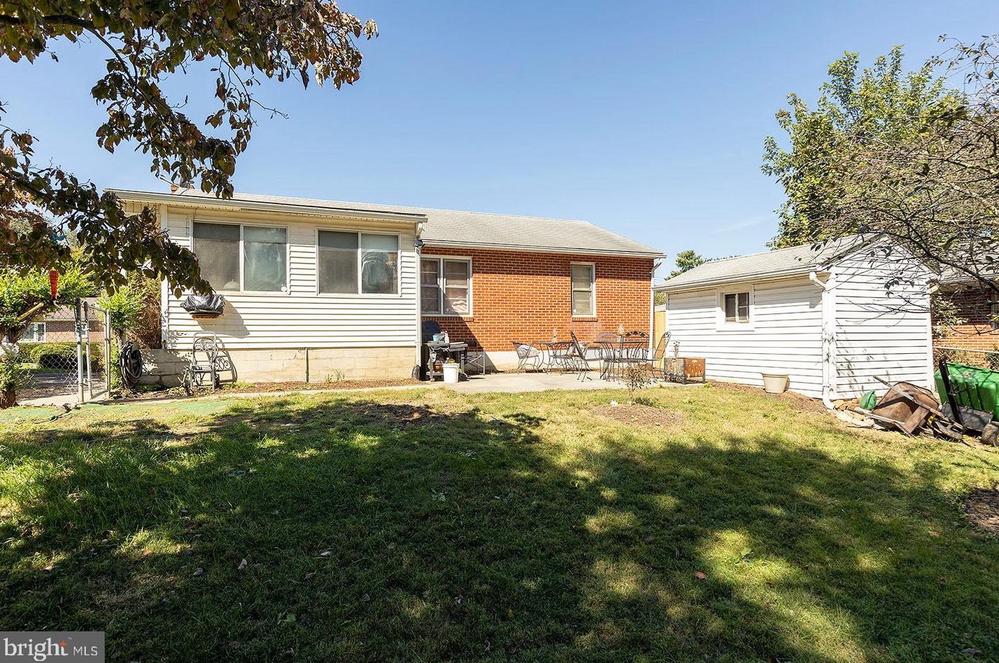 140 Wood Ave, Winchester VA  22601-3028 exterior