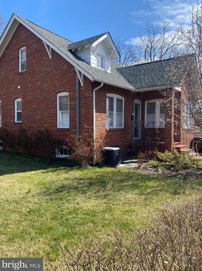 320 W Boscawen St, Winchester, VA 22601
