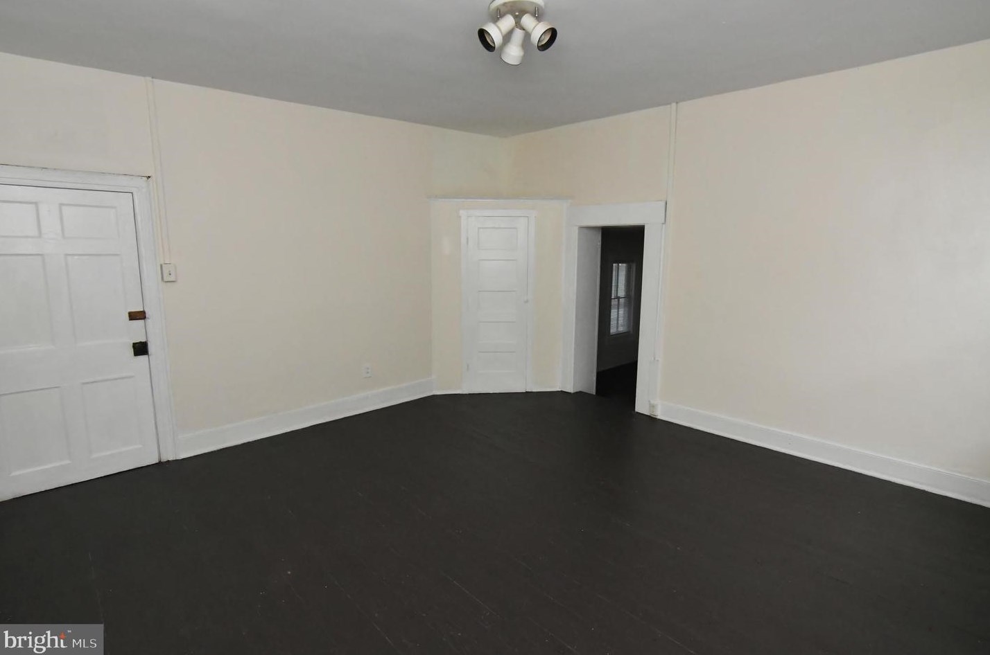 37 -1/2 E Piccadilly St, Winchester, VA 22601