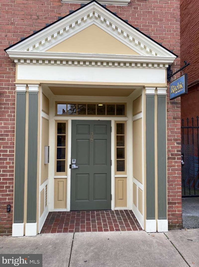 25 E Boscawen St #201, Winchester, VA 22601