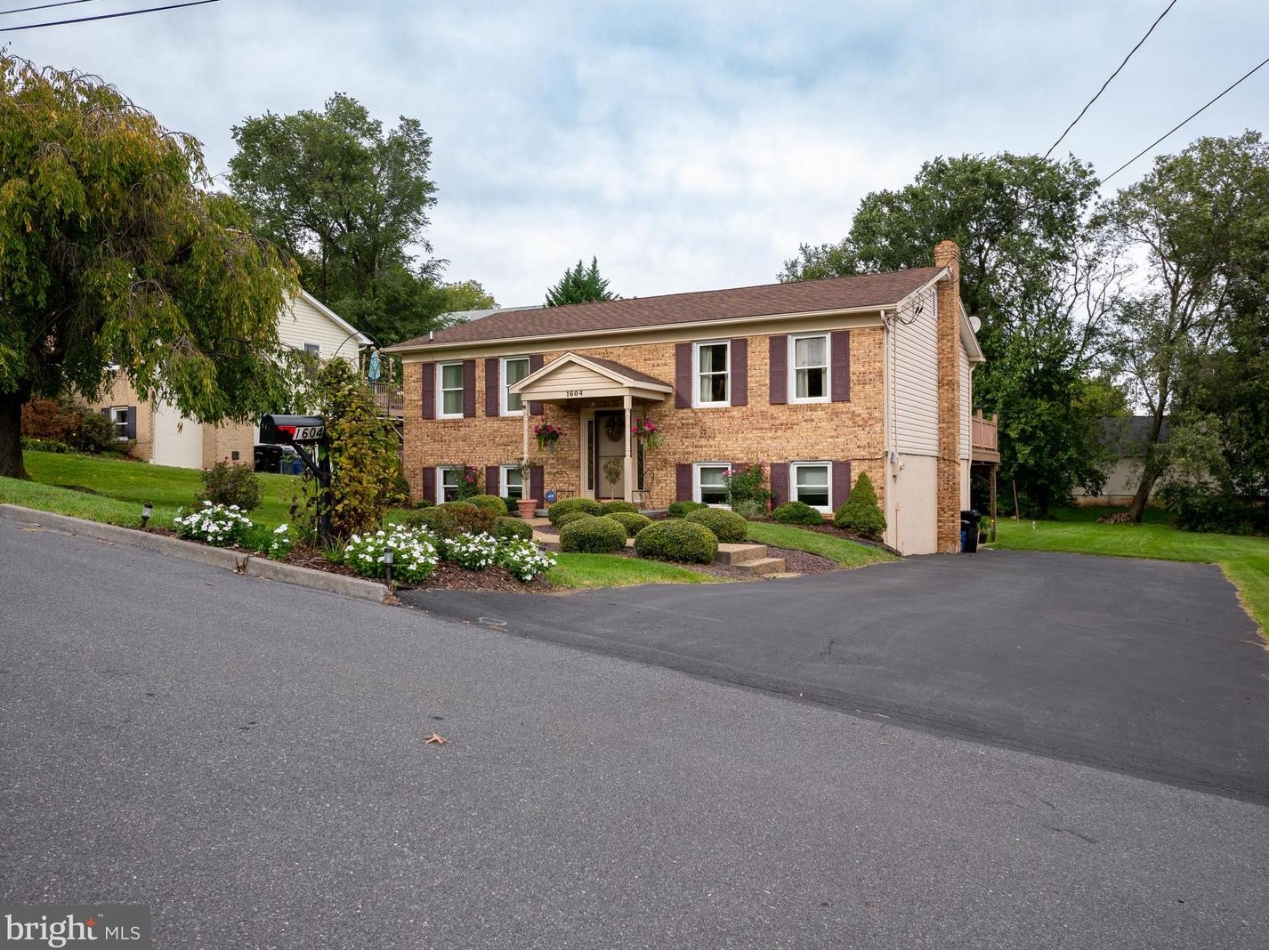 1604 Pondview Dr, Winchester, VA 22601-2853