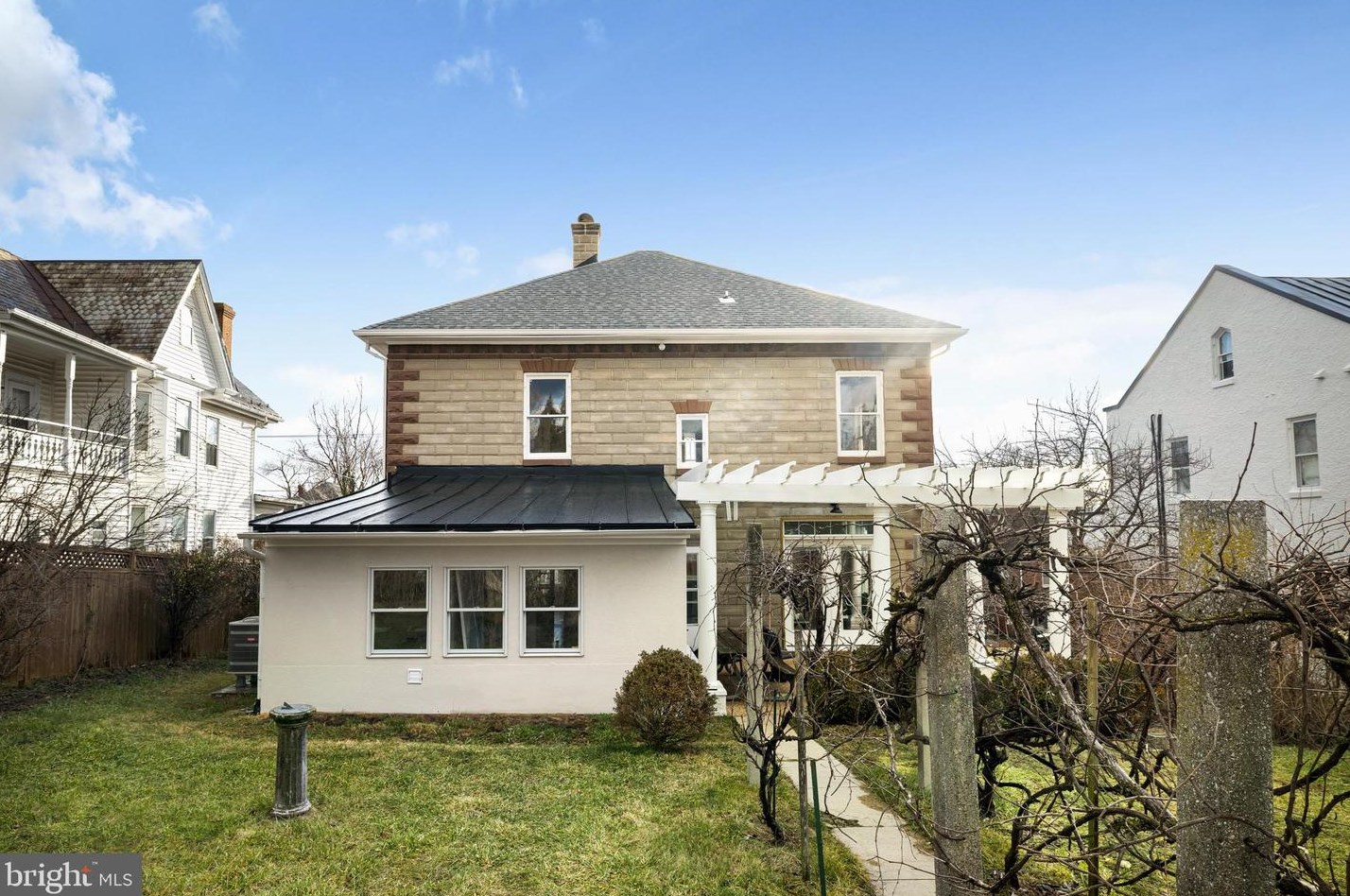 439 Braddock St, Winchester VA  22601-3921 exterior