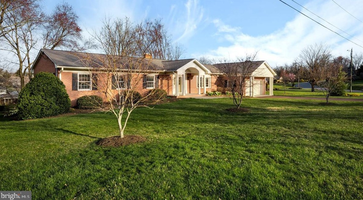 166 Hawthorne Dr, Winchester, VA 22601-3319
