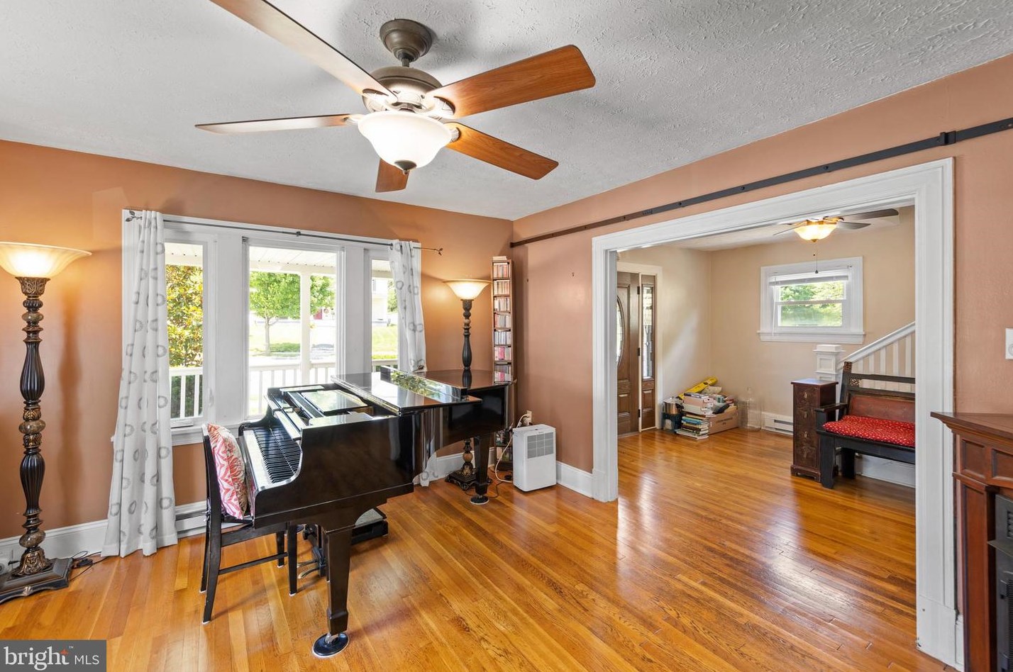 1122 Valley Ave, Winchester VA  22601-3757 exterior