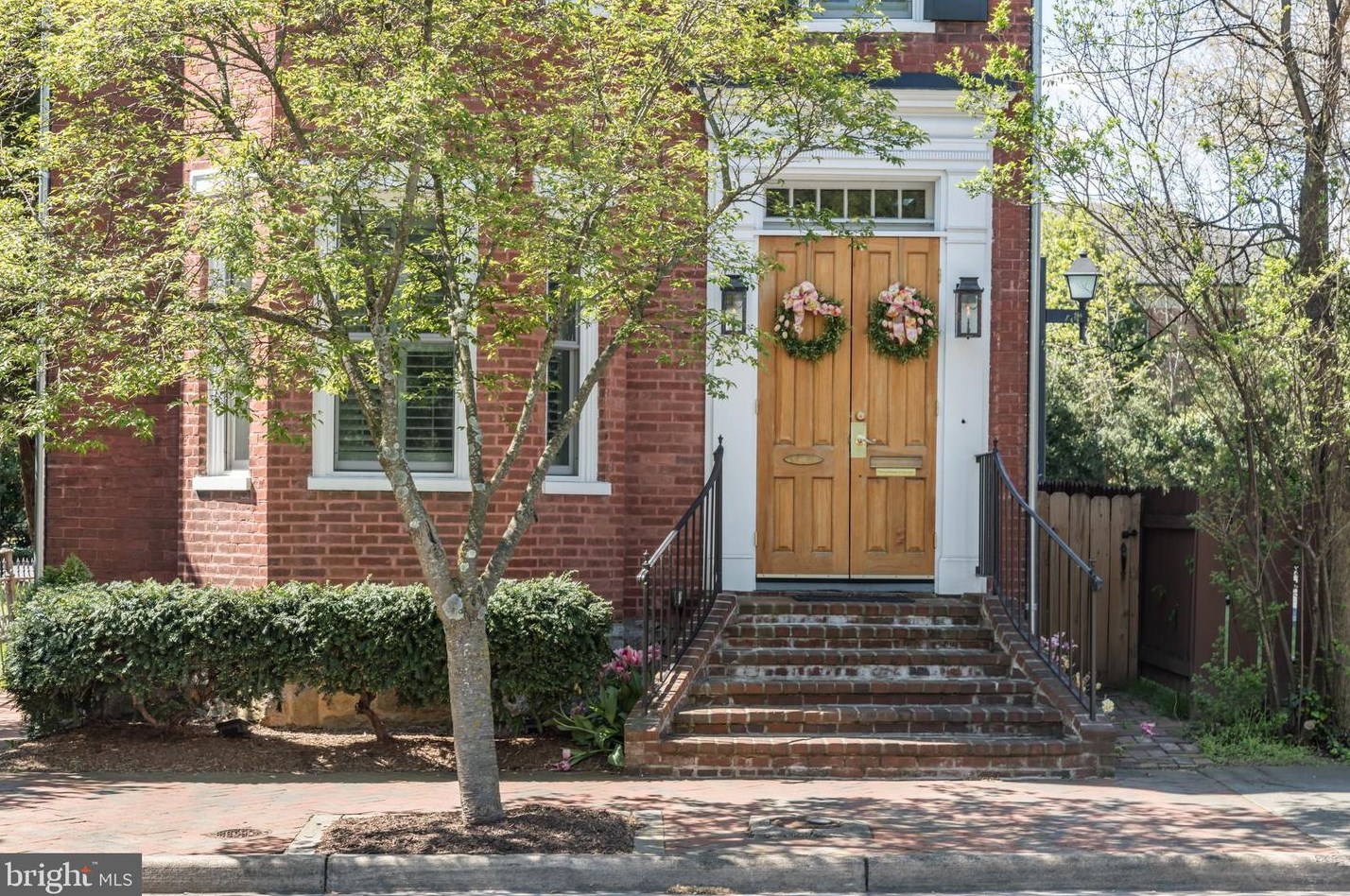 221 Boscawen St, Winchester, VA 22601-5012