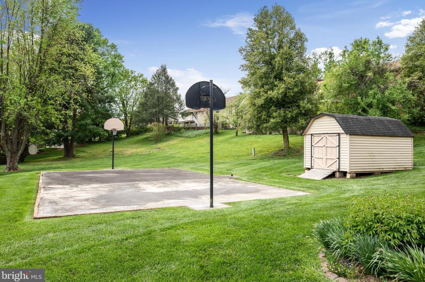 332 Rdg Ave, Winchester VA 22601-3324 exterior