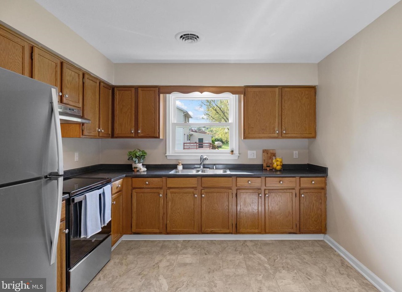 2918 Pleasant Valley Rd, Winchester, VA 22601-4241