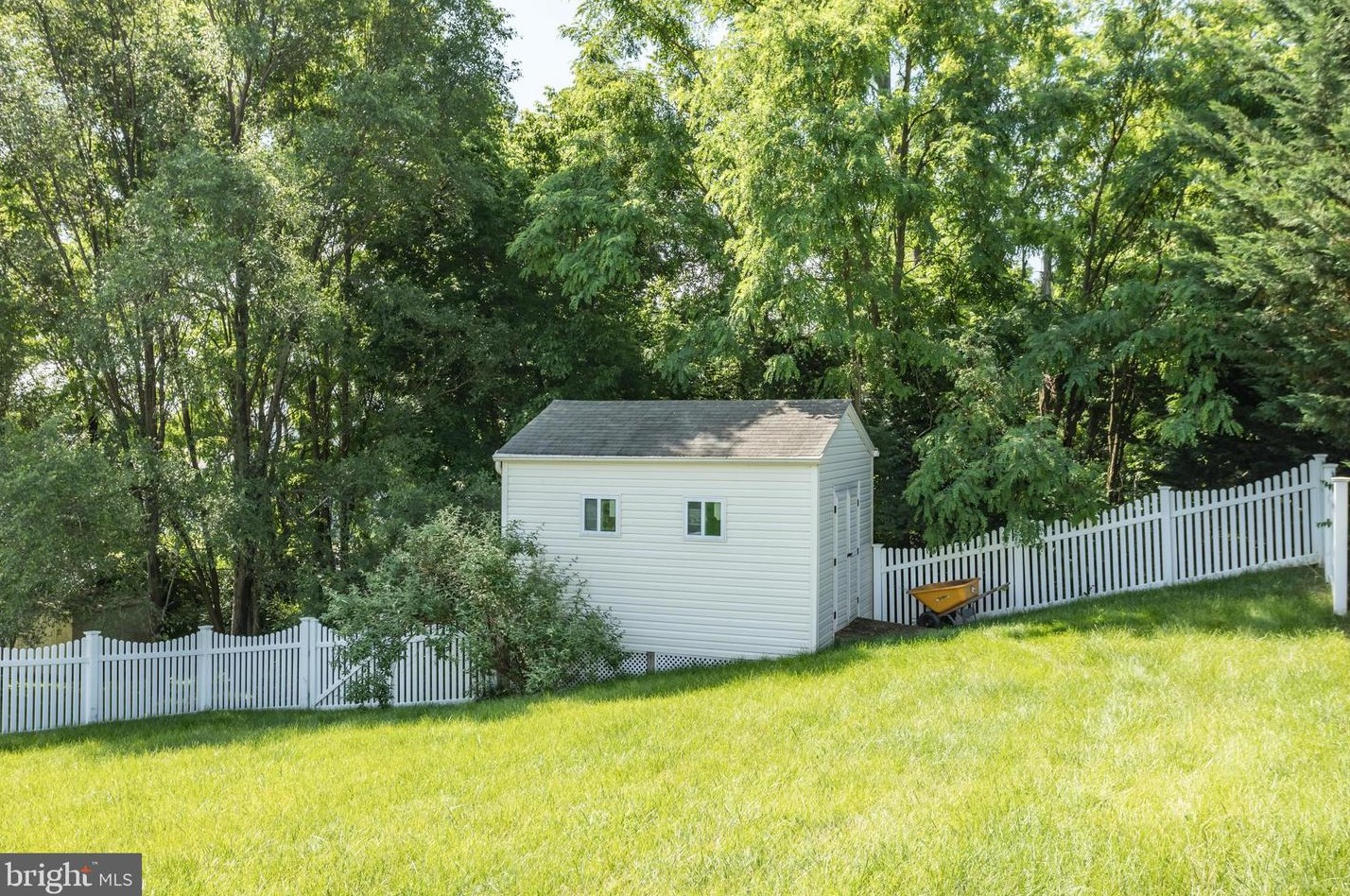 655 Beehive Way, Winchester VA  22601-6438 exterior