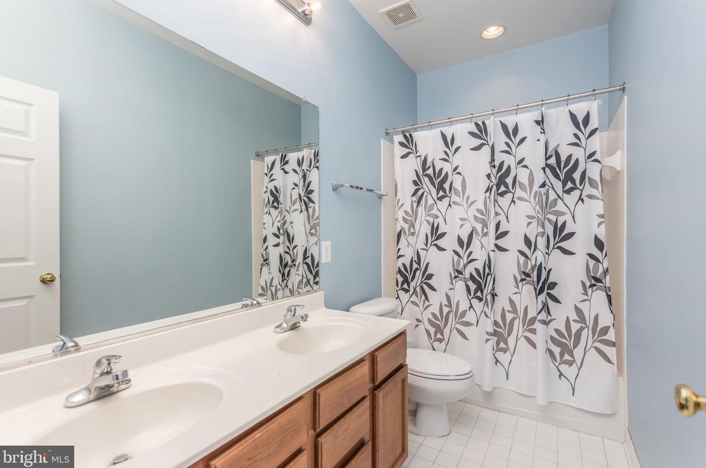 655 Beehive Way, Winchester VA  22601-6438 exterior