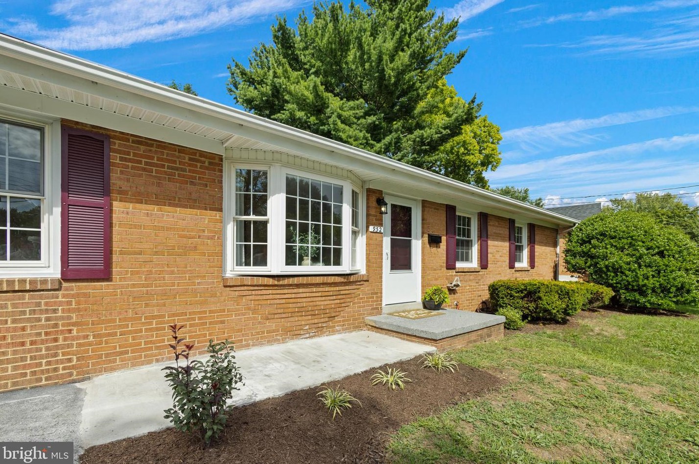 952 Allen Dr, Winchester, VA 22601