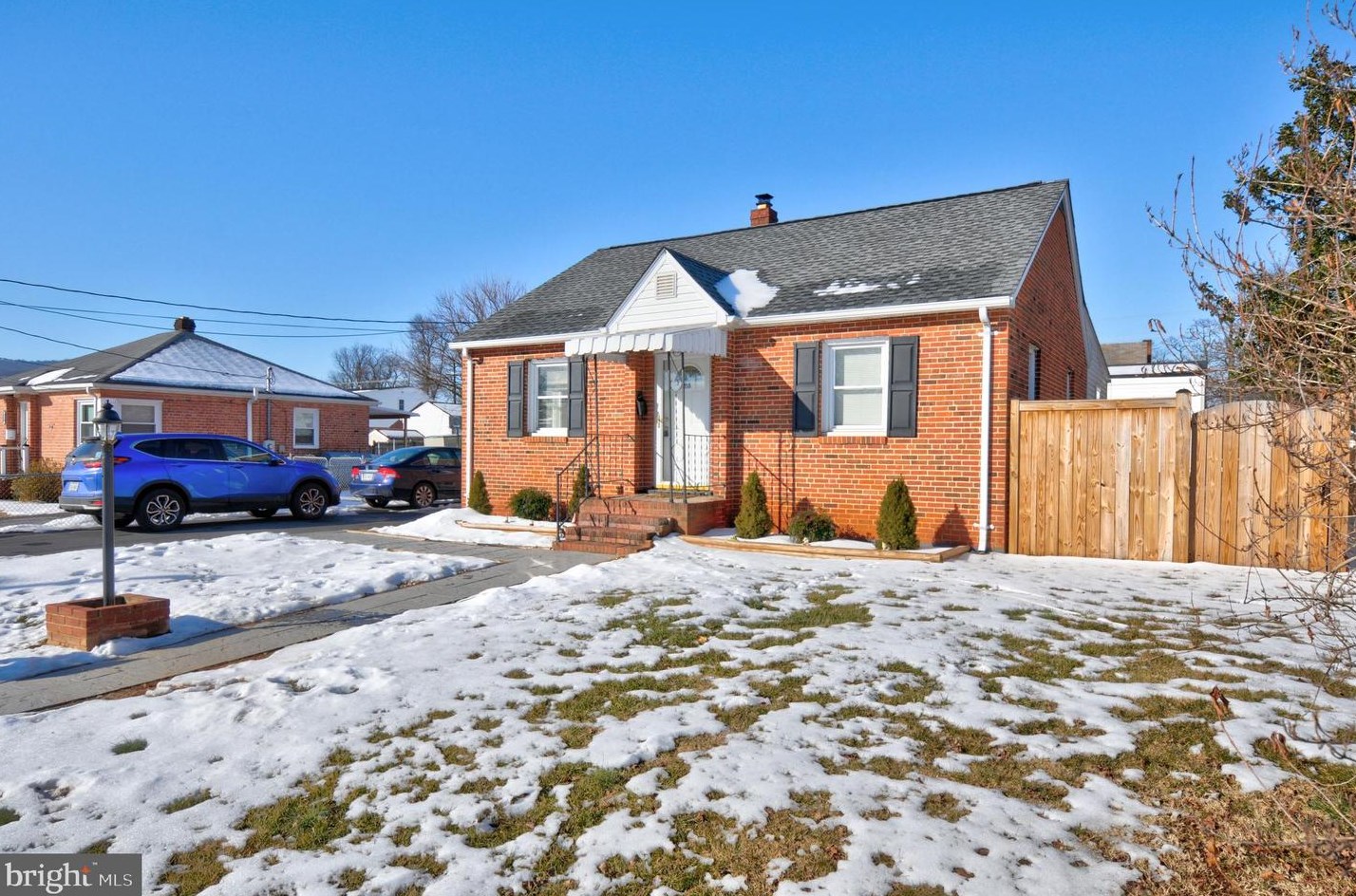 216 Washington Ave, Front Royal, VA 22630-3964