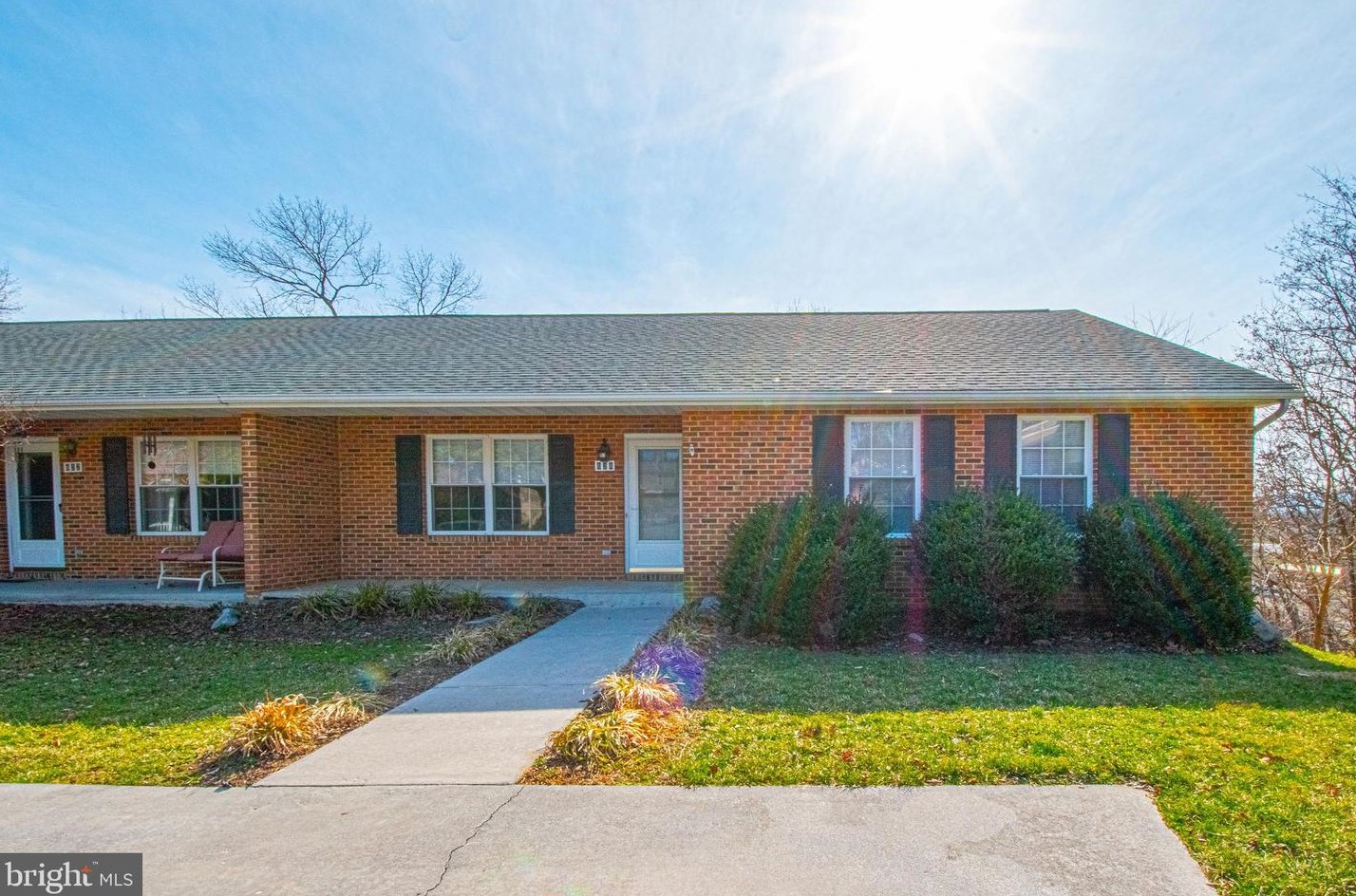 624 Cresthaven Ct, Front Royal, VA 22630-2398