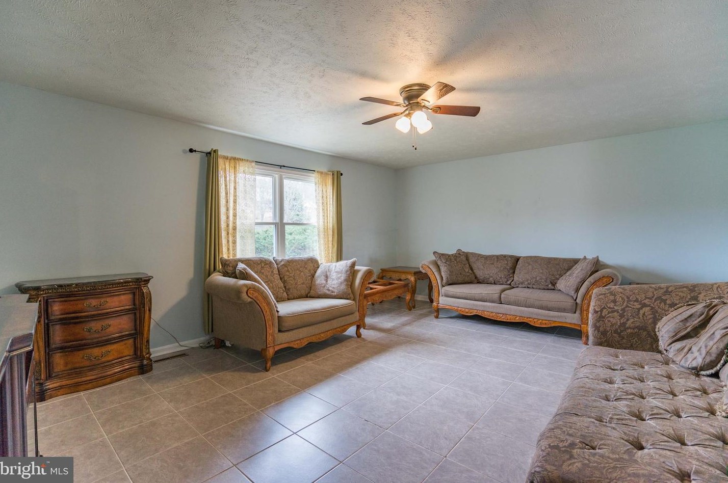 7 Colonial Dr, Front Royal, VA 22630-4549
